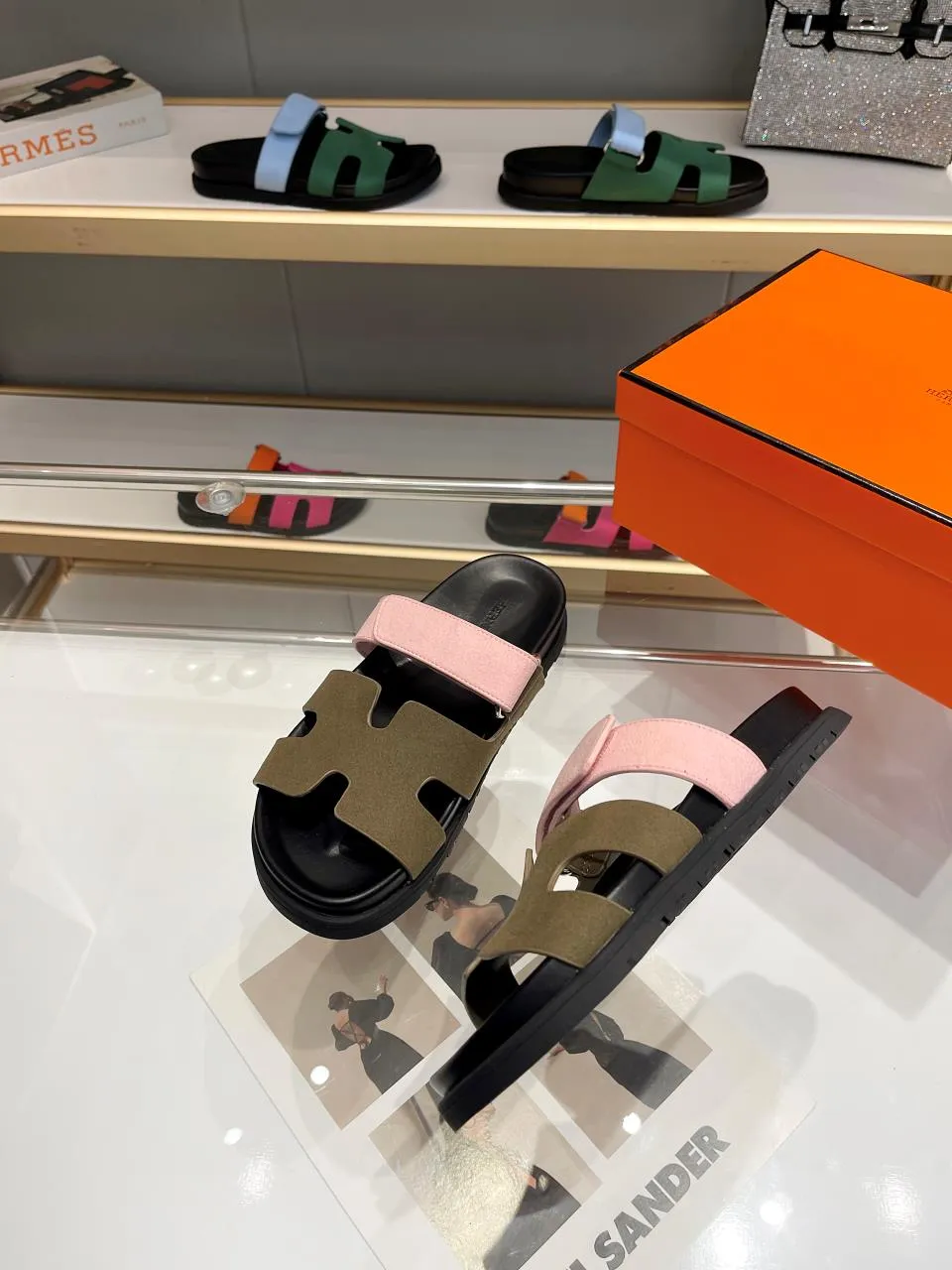 👟👟Ex-factory price 440👟👟Men's +10 HERMES Chypre sandals, popular slippers are now on the market🔥🔥🔥. The original shoes at the counter are carefully made from molds. They are the favorite luxuries of big-name celebrities. High quality creates classics. You are welcome to repost the pictures and sell them!  Size: Women’s size: 35-42 Men’s size: 39-46